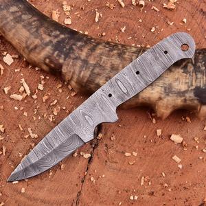 Lame de couteau Skinner en acier Damas de 8 pouces, brut, pour la fabrication de couteaux faits main, forgée à la main, en acier à haute teneur en carbone, lame non finie - Product Image 4