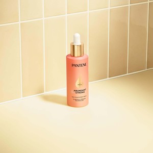 Sérum capillaire Pantene, formule légère, apaise le cuir chevelu et favorise la santé des cheveux de la racine aux pointes. - Product Image 6