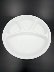 Assiette jetable moulée en pulpe de bagasse 4CP de 11 pouces, très demandée, écologique et compostable, pour les services alimentaires commerciaux et les fêtes - Product Image 3