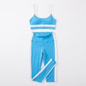 Ensembles de Vêtements de Sport en Gros pour Femmes : Tenues de Fitness 4 Pièces à Manches Longues Effet Push-Up pour la Gym et le Yoga - Product Image 1