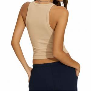 Débardeur côtelé nude pour femme, sans couture, couleur chair, basique, idéal pour la superposition, fournisseur en gros - Product Image 2