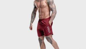 Shorts de sport pour homme, noirs unis, à séchage rapide, avec poches, taille élastique, longueur mi-cuisse, logo sur le devant - Product Image 5