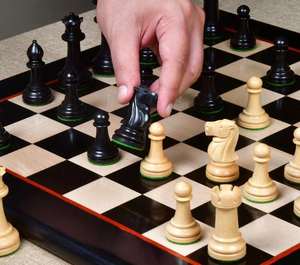 ชุดหมากรุกสไตล์สเตนตันระดับพรีเมียม ดีไซน์แคนาดาสุดหรู ทำจากไม้เอ็บบอนและไม้บ็อกซ์วูดธรรมชาติ ขนาดตัวราชา 3.3 นิ้ว ราคาดีที่สุด - Product Image 4