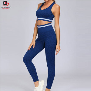 Conjunto de Yoga sin Costuras para Mujer, Leggings y Top Corto Elásticos y Elegantes, Ideales para Entrenamiento Diario y Yoga - Product Image 3