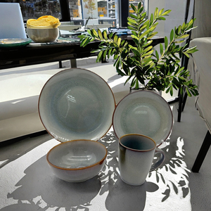 Juego de Vajilla de Porcelana Moderna de 4 Piezas, Clásico para Bodas, Incluye Platos y Tazas Aptos para Lavavajillas, Resistentes al Calor y Sostenibles - Product Image 3