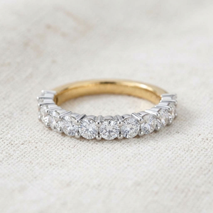 Anillo de media eternidad para mujer en oro de 14K con diamantes cultivados en laboratorio de corte brillante redondo, joyería de boda. - Product Image 2