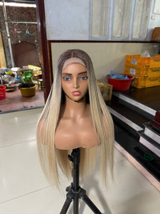 Perruque longue et droite ombrée blonde avec racines foncées et raie au milieu pour femme - Product Image 1