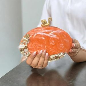Pochette ovale orange en résine faite à la main avec poche, style créateur, pour femme, pochette de mariée pour mariage et soirée de célébrités - Product Image 2