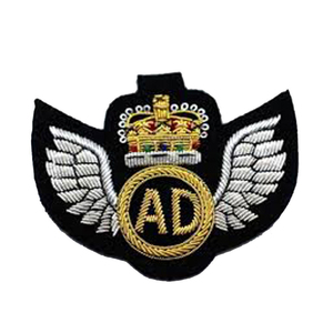 Insignias de Lujo Personalizables al por Mayor con Logotipo, Bordado Hecho a Mano con Hilo Metálico, Insignias para Blazer Cosidas, Cuentas 3D de Fieltro No Tejido - Product Image 1