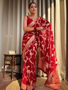 Elegante Sari de Seda Banarasi con Tejido Jacquard Sólido - Product Image 2