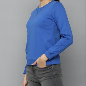 เสื้อฮู้ดผู้หญิงสีพื้นสำหรับฤดูหนาว บุซับใน ป้องกันขนร่วง พิมพ์ลายและปักโลโก้ตามสั่ง ผ้าคอตตอนผสม - Product Image 4