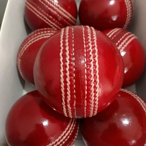 Ballon de cricket officiel taille compétition, cousu main, excellente qualité pour les clubs de cricket, en cuir résistant aux chocs, avec noyau en liège haute densité - Product Image 5