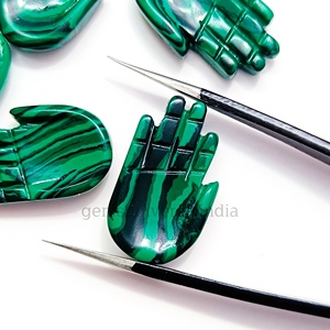 Pierre précieuse en malachite sculptée à la main, forme de main de Fatima, 25 mm, pour la fabrication de pendentifs, vente en gros - Product Image 4