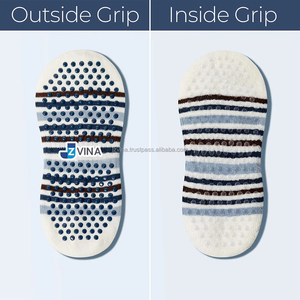 Chaussettes antidérapantes JZVINA pour femmes, rayées, avec logo personnalisé, en tricot doux, avec points en silicone, pour yoga, pilates, barre, studio, entraînement décontracté - Product Image 3