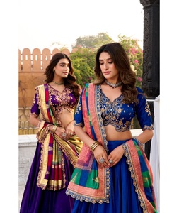 Ropa Étnica India, Lehenga Choli de Seda Vichitra con Lentejuelas y Bordado de Hilo, con Dupatta Estampada con Lentejuelas - Product Image 1