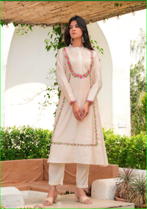 Ensemble de kurta brodé en resham floral ivoire - Product Image 4