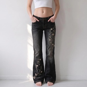 Jeans de Cintura Alta, Corte Acampanado, Lavado Oscuro, con Bordado Floral, Ajuste Holgado, Mezclilla de Algodón, Pantalones Casuales, Estilo Urbano - Product Image 2