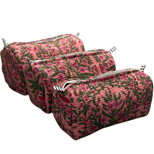 Bolsa de Cosméticos Acolchada Floral Color Verde Azulado de Lujo |   Bolsa de Maquillaje de Algodón Buti Rosa Hecha a Mano con Lámina Impermeable |   Obra Maestra de Viajes - Product Image 1