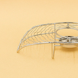 Unique <b>Silver</b> <b>Wire</b> Mesh Candle Holder Shaped Like A Leaf With A Central Holder And Stable Stand For Modern Table Decoration - Product Image 2