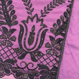 Ensemble Kurti et pantalon pour femme en georgette épaisse, brodé au point de chaînette, avec dupatta à bordure en dentelle, idéal pour les soirées - Product Image 2