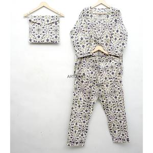 ART&ART Conjunto de pijamas 100% algodón con estampado floral hecho a mano, ropa de dormir informal de manga larga con cuello redondo para todas las estaciones - Product Image 2