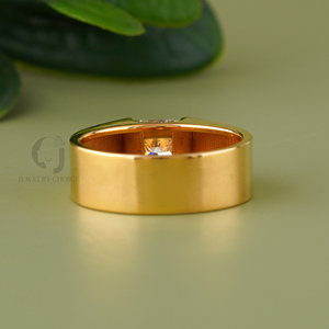 Anillo de Diamante de Laboratorio con Corte Princesa de 2.05 Quilates, Oro Amarillo de 14K, Engaste en Bisel, Minimalista, Unisex, para Boda o Compromiso - Product Image 3