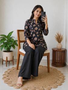 Ensemble coordonné tendance en rayonne pour femme – Haut à imprimé floral numérique avec pantalon palazzo - Product Image 4