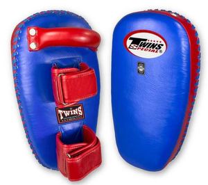 Almohadillas de entrenamiento curvas de cuero PU estilo Twins para Muay Thai, boxeo, MMA y Kickboxing con logotipo personalizado OEM - Product Image 1