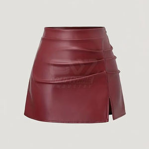 Jupe mini en cuir bordeaux taille haute pour femme, avec fente latérale et design froncé, mode féminine, OEM ODM personnalisé - Product Image 2