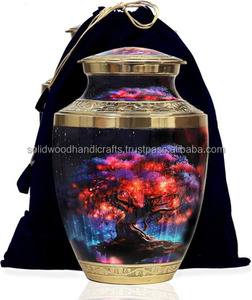 Urnes funéraires décoratives en laiton de haute qualité, faites à la main, pour hommes et femmes. - Product Image 1