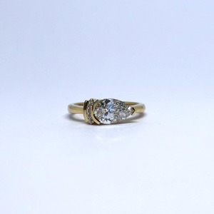Anillo de Diamante Cultivado en Laboratorio con Corte de Pera en Oro Amarillo de 14K, con Certificado IGI, para Mujer - Product Image 3