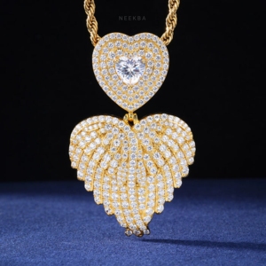 Pendentif Cœur Aile d'Ange - Pendentif en Argent 925 avec Moissanite, Ailes d'Ange Givrées et Ornées de Plumes, Pendentif Cœur avec Pierres Serties à la Main - Product Image 4