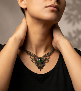 Collar Hecho a Mano con Colgante de Perla de Agua Dulce Esmeralda con Diseño de Mariposa, Cordón Verde Ajustable, Estilo Boho Natural - Product Image 3