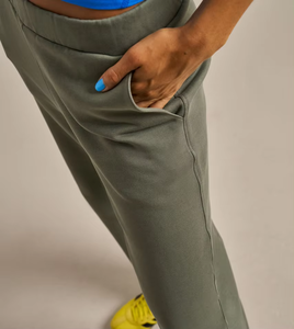 Pantalon de jogging ample et surdimensionné en molleton français pour femme avec logo personnalisé, 100 % coton épais, style hip-hop, idéal pour le sport et la gym - Product Image 2