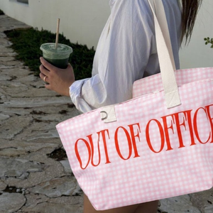 กระเป๋าหิ้วชายหาดลายตารางสีชมพู น่ารัก พิมพ์ลายตัวอักษร Out of Office กระเป๋าช้อปปิ้งใบใหญ่พร้อมหูหิ้วสาย PP - Product Image 3