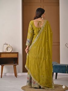 Ensemble Sharara en soie jaune pour femme avec broderie et dupatta pour mariage, robe traditionnelle indienne et pakistanaise longue jusqu'au sol - Product Image 3