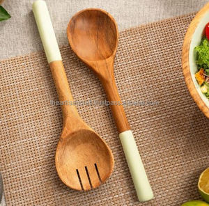 Cuchara de madera hecha a mano para cocinar, hornear y usar en la cocina, hecha de madera natural sostenible - Product Image 2