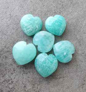 อะเมโซไนต์ธรรมชาติรูปหัวใจทรงบริโอเล็ตแบบคาโบชอง ขนาดมาตรฐาน ขายส่ง อัญมณีหลวม คริสตัลบำบัด - Product Image 1