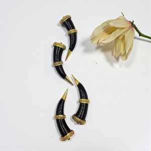 Pendentif en corne de buffle écologique, breloque en corne naturelle, collier ethnique tribal fait main, accessoire de mode bohème rustique - Product Image 2