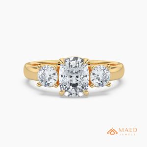 Bague de fiançailles pour femme en moissanite à trois pierres de taille ovale, plaqué or sur base argentée, sertie à griffes, bijoux de luxe style New York - Product Image 1