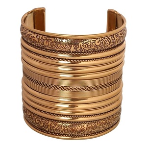 Bracelet manchette magnétique multi-brins en laiton et cuivre, motif floral Paisley gravé, avec aimants bio-énergétiques, artisanat métallique - Product Image 1