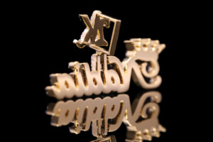 Colgante de rompecabezas personalizado para pareja, con diamantes helados, de acero inoxidable chapado, con cristales de imitación, estilo Hiphop, regalo unisex, Ice Legacy - Product Image 2