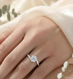 Anillo de Diamante Moissanite de Forma Redonda en Plata de Ley 925, Regalo para Ella - Product Image 3