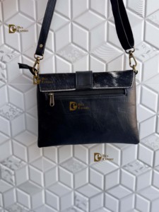 กระเป๋าหนังวัวแท้ ขนสัตว์ธรรมชาติ สะพายข้าง สไตล์ตะวันตก ดีไซน์โดดเด่น ใช้งานได้หลากหลาย - Product Image 4