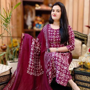 Conjunto Étnico de Tres Piezas de Rayón Slub con Dupatta de Chanderi y Bordado en el Escote, Atuendo Festivo para Mujer, Top, Pantalón y Chaqueta Azul - Product Image 1