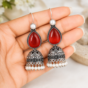 Pendientes Jhumka de Plata Oxidada Roja Vintage con Flecos de Perlas para Mujer - Product Image 3