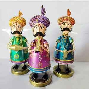Juego de 3 Estatuas Artesanales de Metal de Músicos Rajasthani, Arte Folclórico Tradicional Colorido para Decoración del Hogar y Regalos de Oficina - Product Image 1