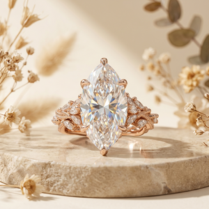แหวนหมั้นเพชรทรงมาร์คีส์สุดหรู ทองคำขาว 18K ประดับด้วยลายดอกไม้ - Product Image 1