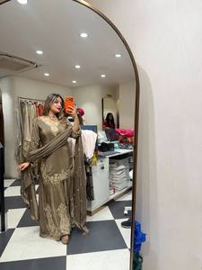 Conjunto de Sharara y Dupatta de Crepé Natural Pesado con Bordado Intrincado de Lentejuelas - Product Image 3