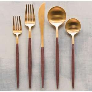 Juego de cubiertos con acabado pulido espejo, grabado láser con logotipo personalizado, mangos de madera, juego de cubiertos de acero inoxidable para uso en restaurantes y hoteles. - Product Image 3